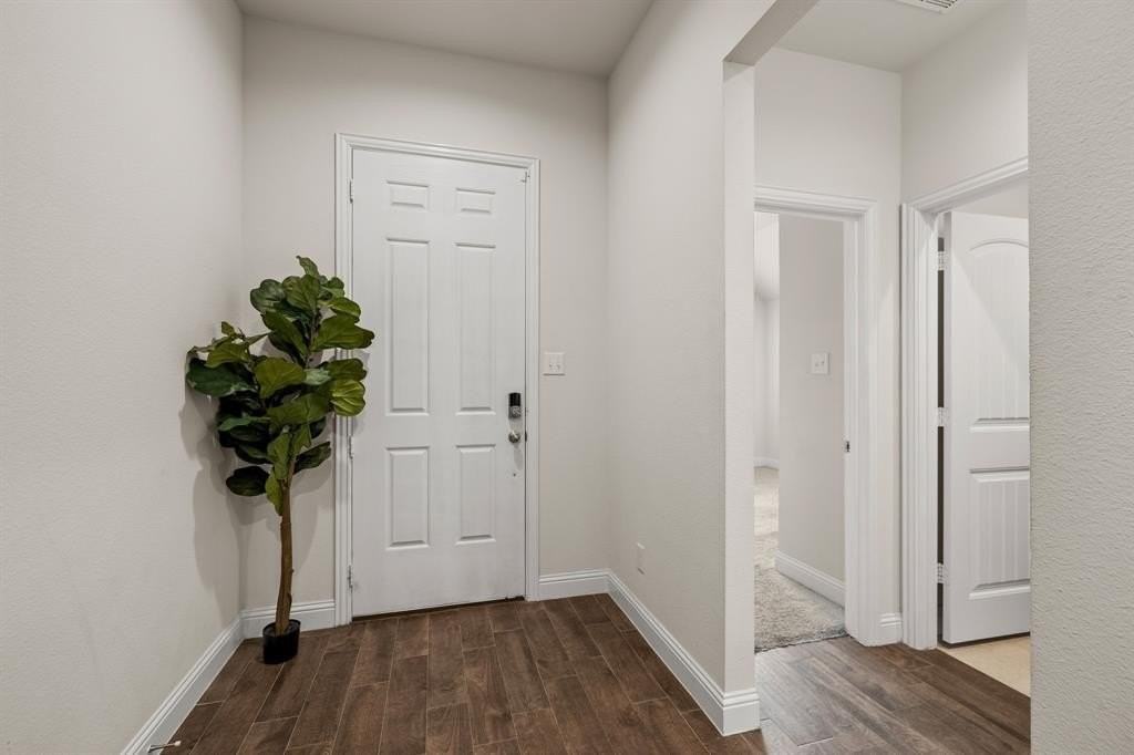 5725 Broad Bay Ln - Photo 5 of 30