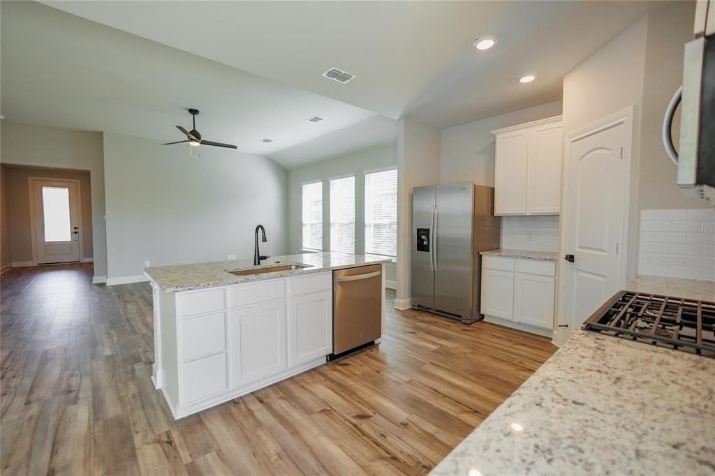 613 Harbor Oaks Dr - Photo 4 of 25