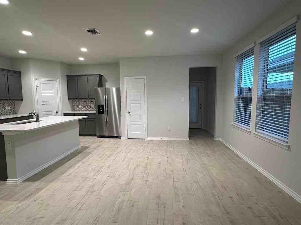 1613 Edgeway Dr - Photo 6 of 14