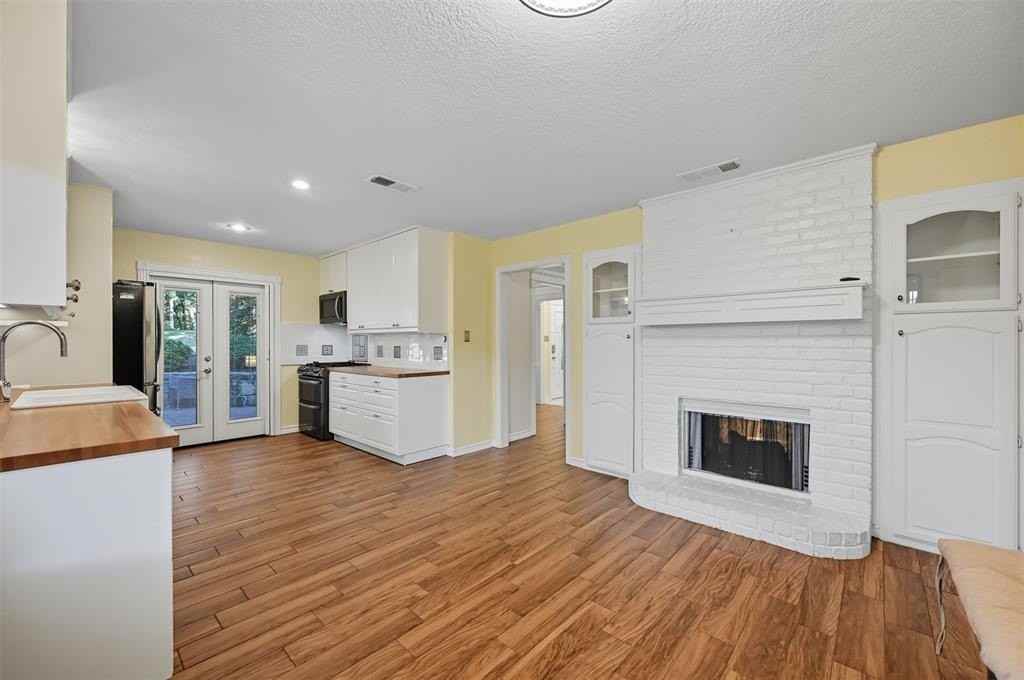 1520 Bellechase Dr - Photo 3 of 18