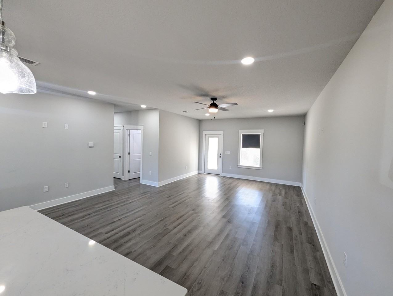 5841 Congress St - Photo 3 of 23