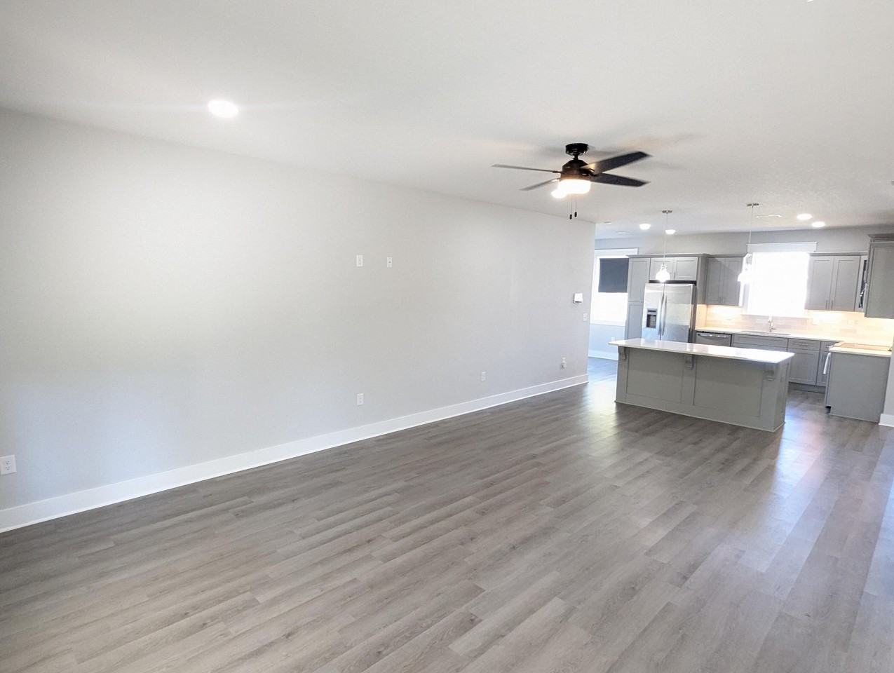 5841 Congress St - Photo 4 of 23