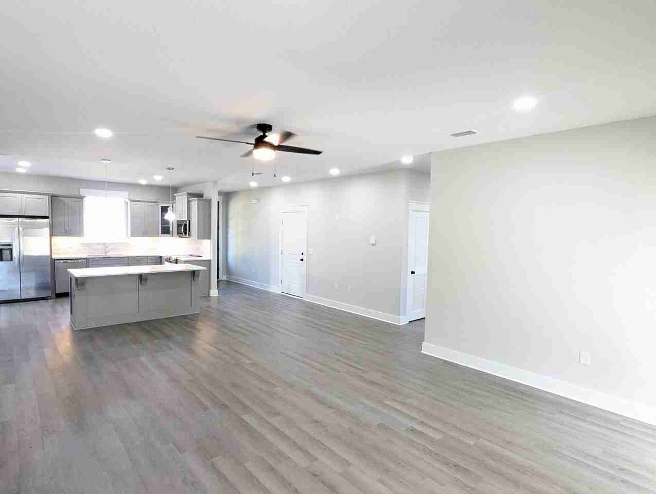 5841 Congress St - Photo 5 of 23