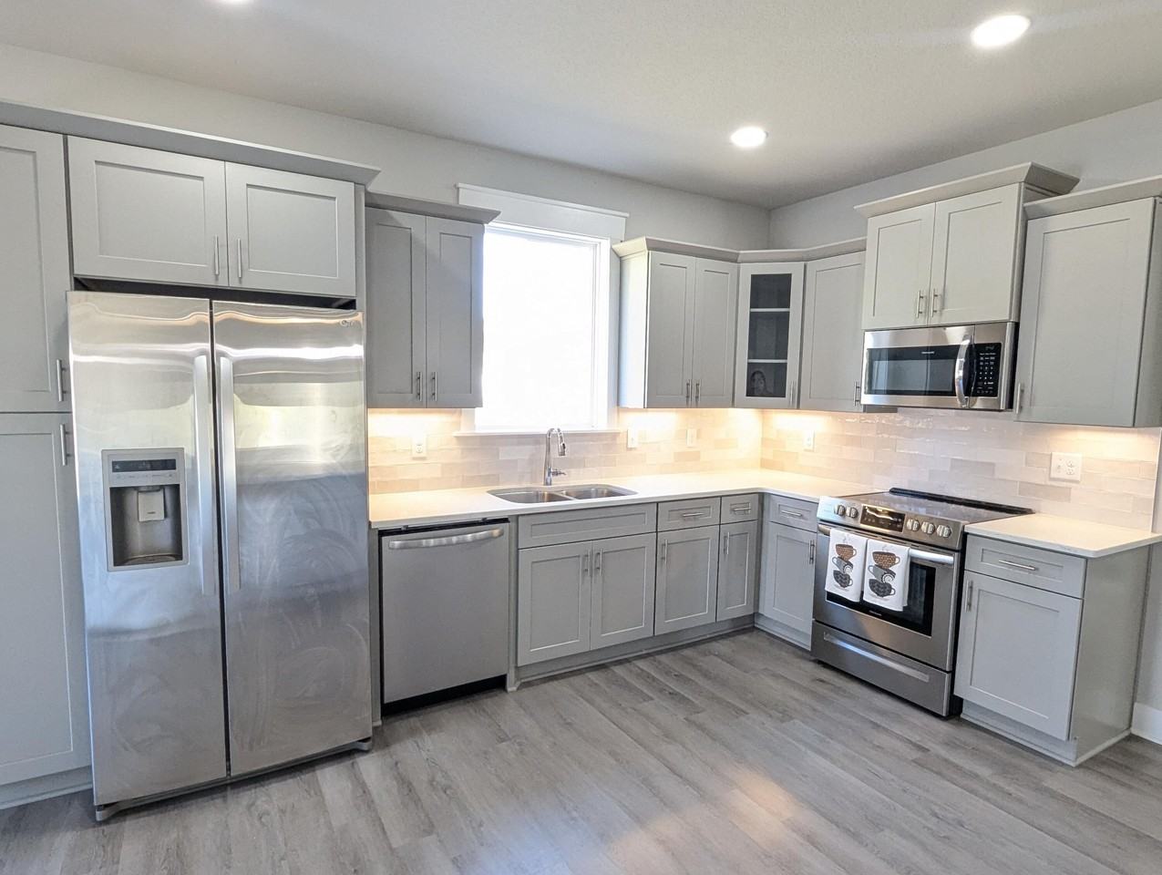 5841 Congress St - Photo 6 of 23