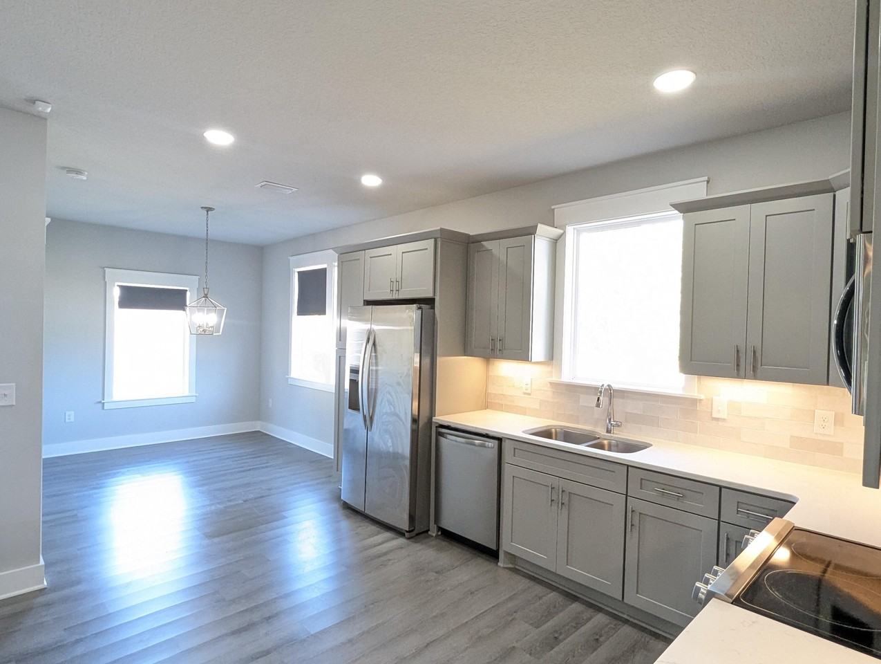 5841 Congress St - Photo 7 of 23