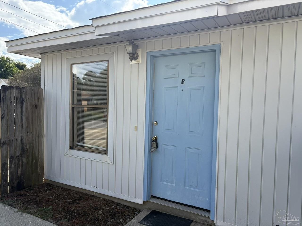 3262 Maplewood Dr #B - Photo 3 of 15