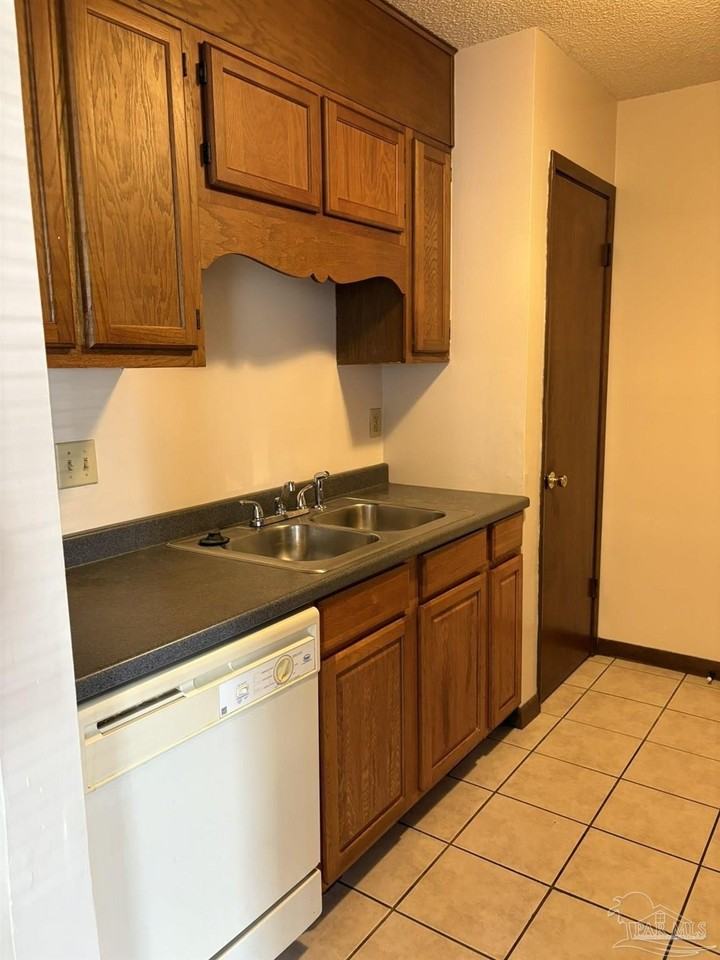 3262 Maplewood Dr #B - Photo 6 of 15