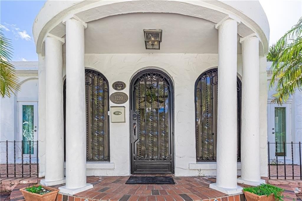 1220 Se 2nd St - Photo 2 of 35