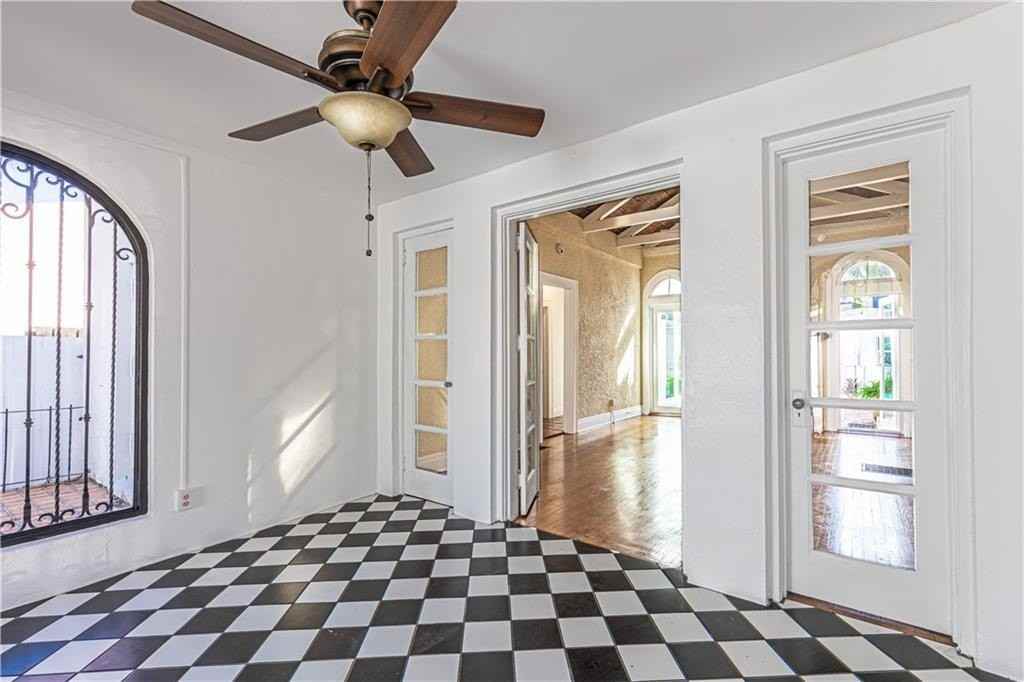 1220 Se 2nd St - Photo 3 of 35