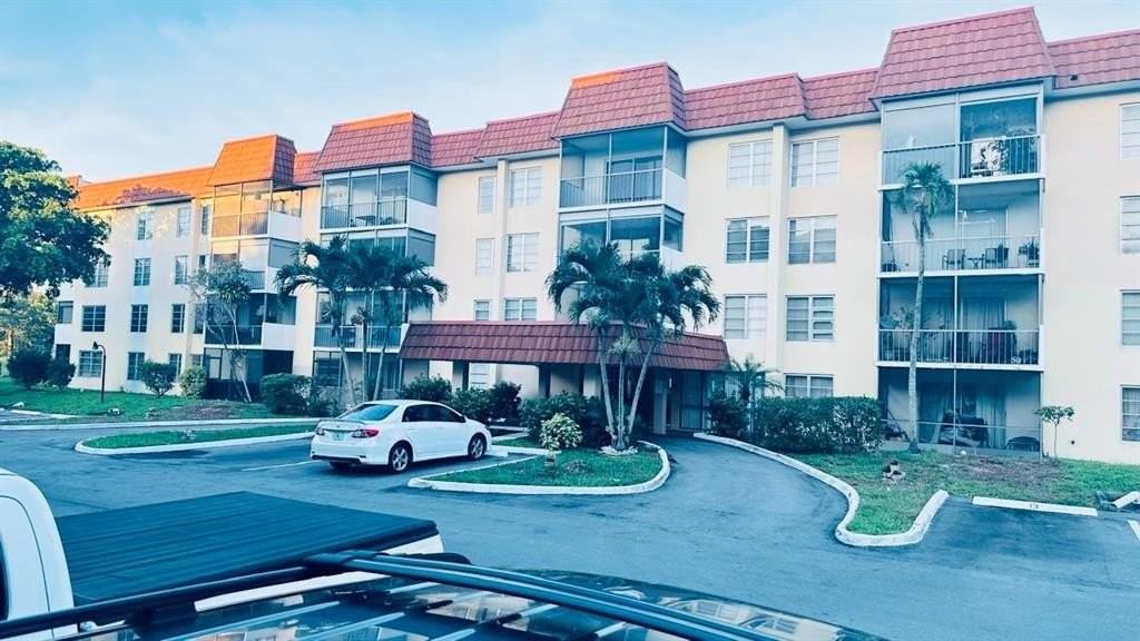 4170 Inverrary Drive #105