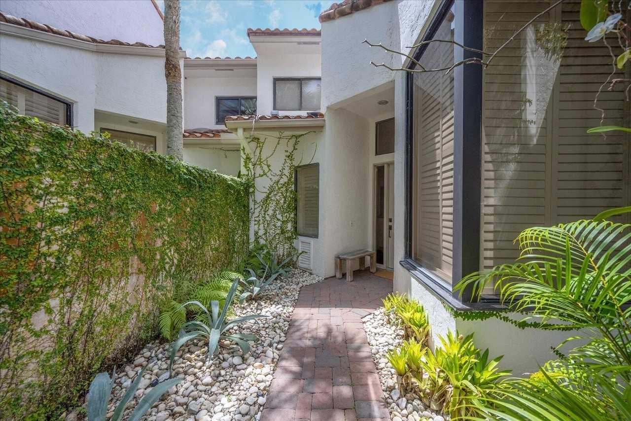 2585 Sheltingham Dr - Photo 3 of 42