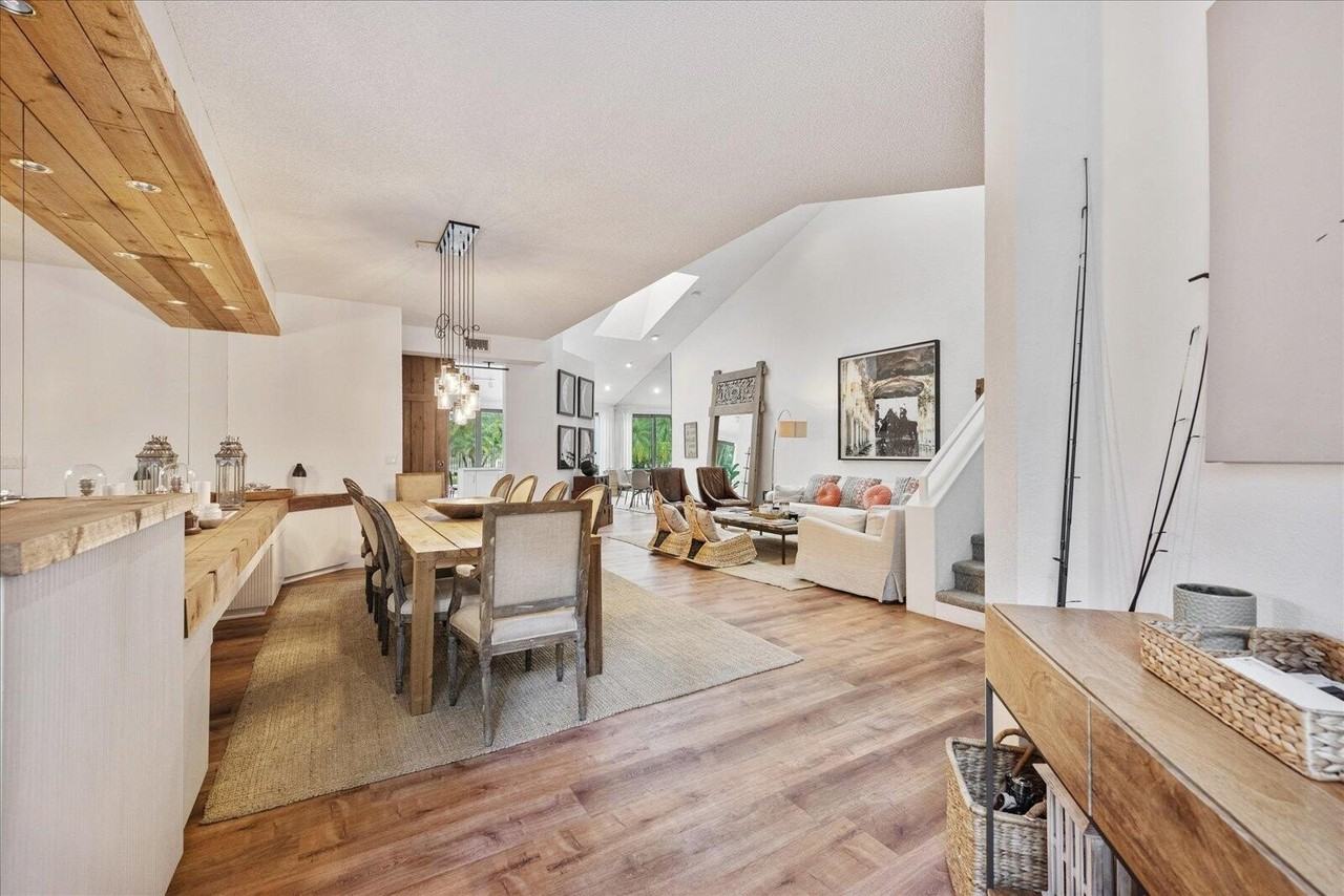 2585 Sheltingham Dr - Photo 4 of 42