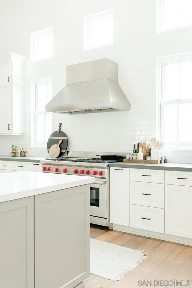 1245 Canton Ct - Photo 5 of 31