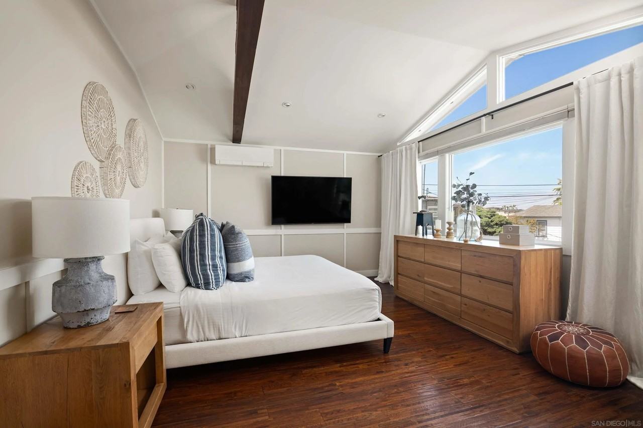 335 Gravilla St - Photo 4 of 36