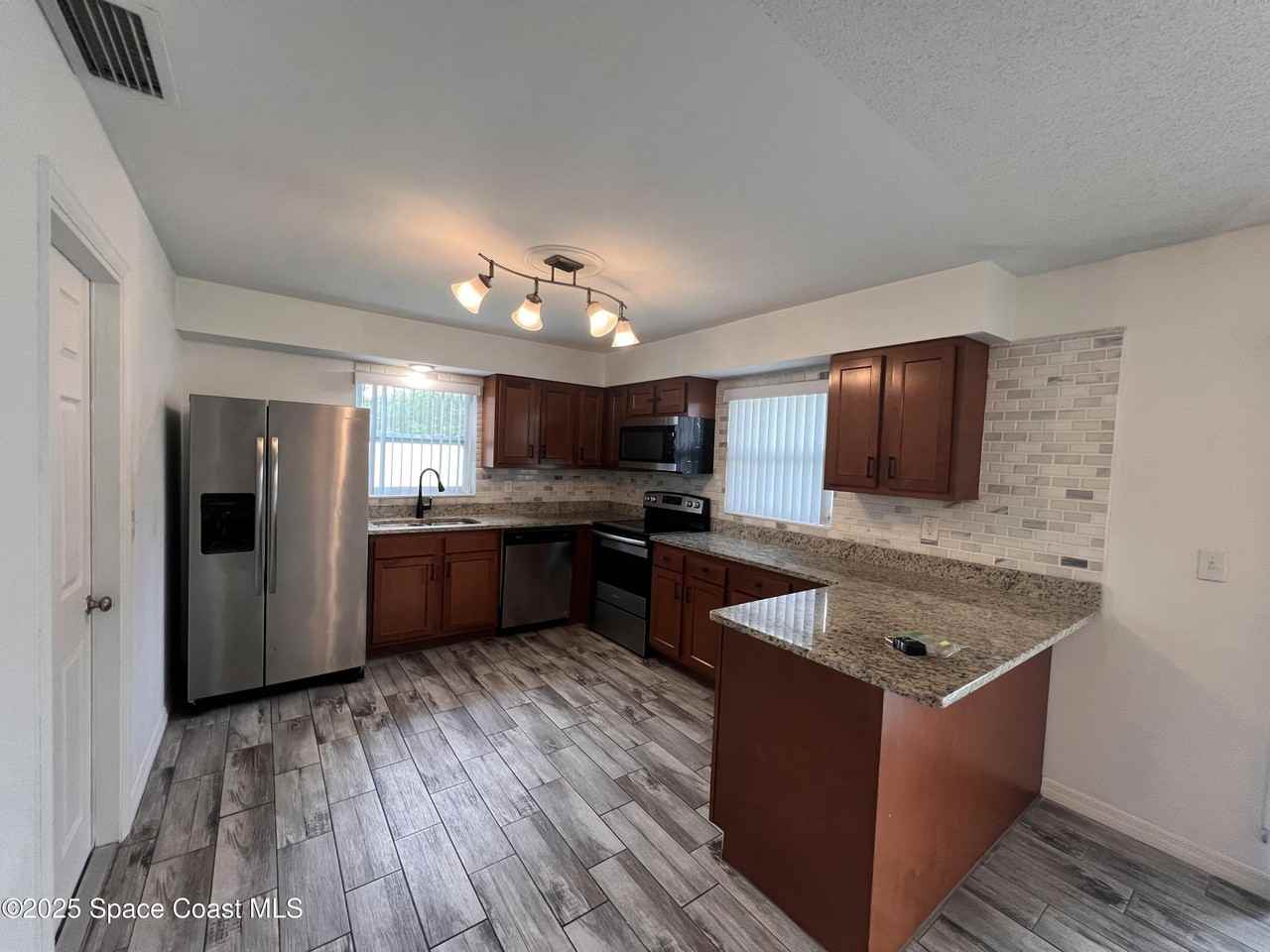 5381 Frederick Ave - Photo 3 of 13