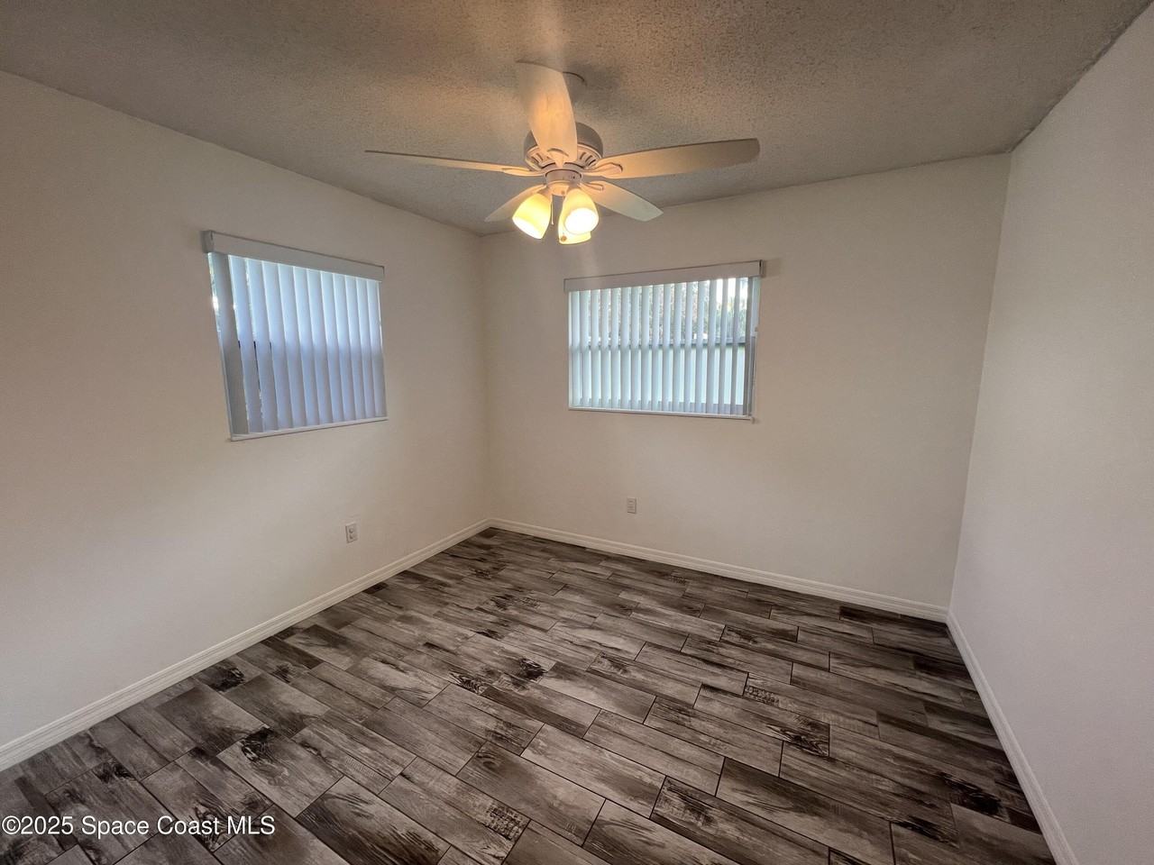 5381 Frederick Ave - Photo 4 of 13