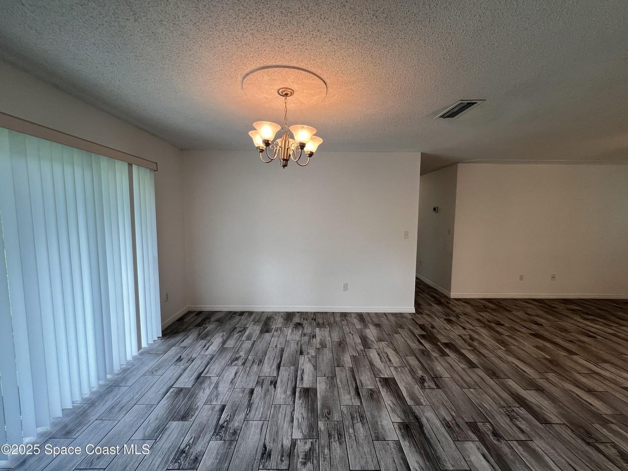 5381 Frederick Ave - Photo 5 of 13