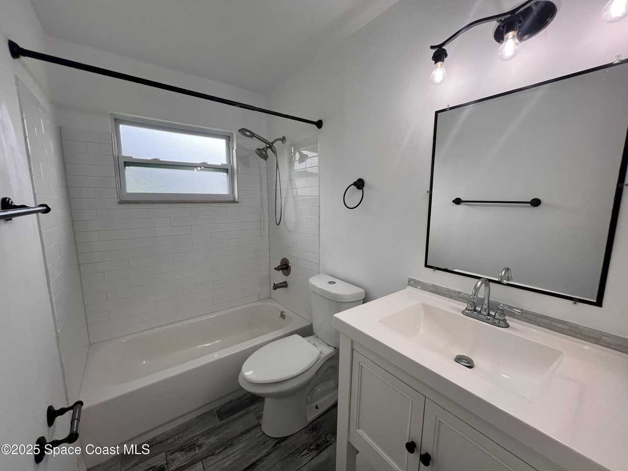 5381 Frederick Ave - Photo 6 of 13