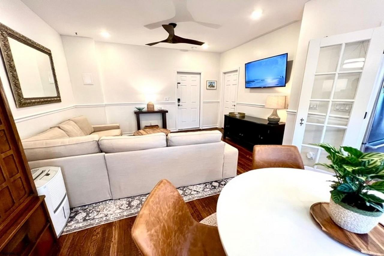 5003 Atlantic Ave - Photo 4 of 17