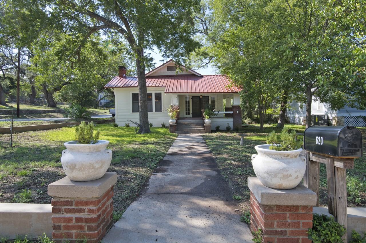 620 Rogers St - Photo 2 of 24