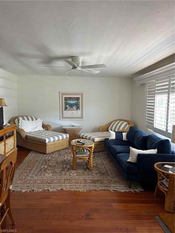 546 Broad Ave S - Photo 5 of 11