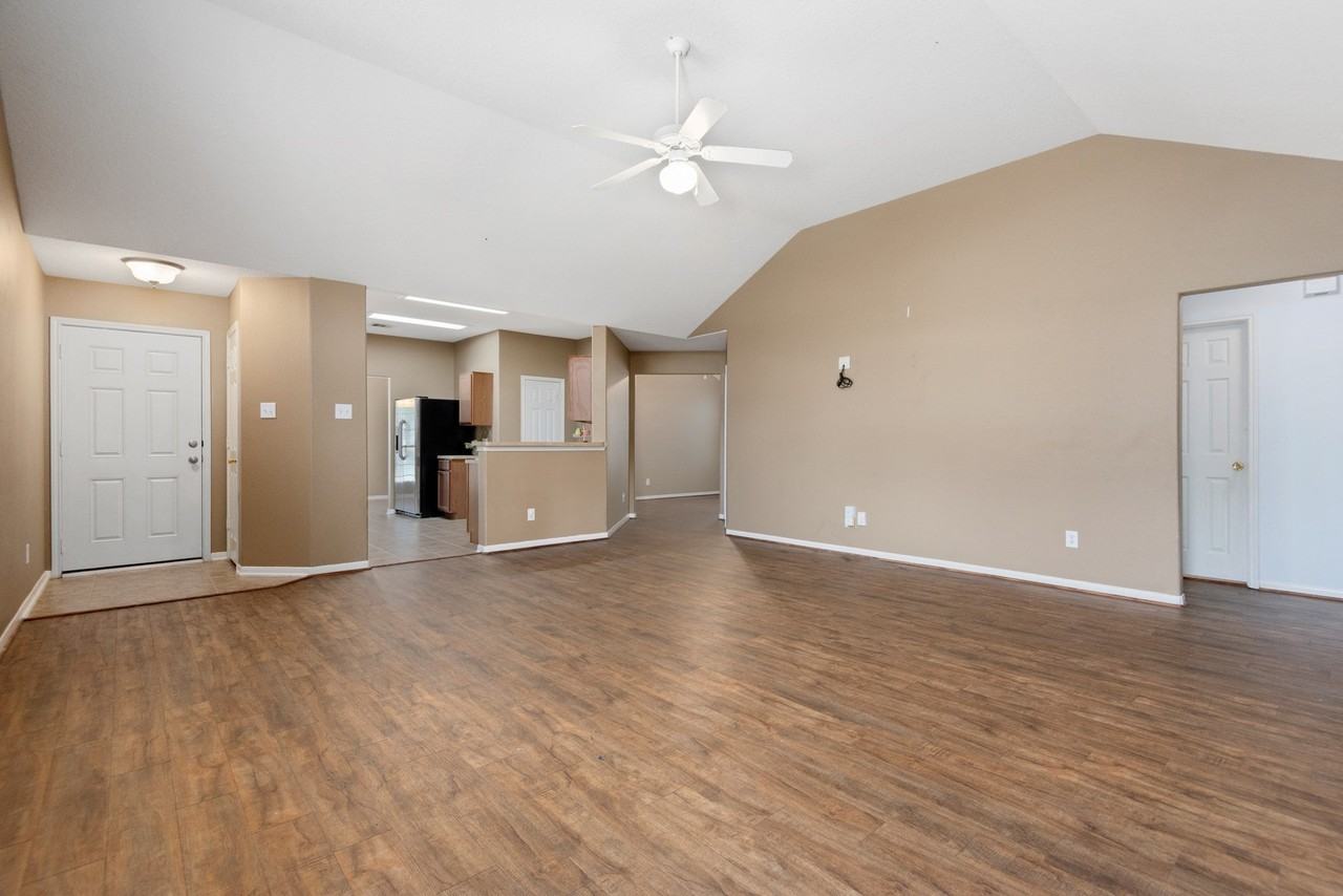 1143 Northgate Springs Dr - Photo 3 of 18