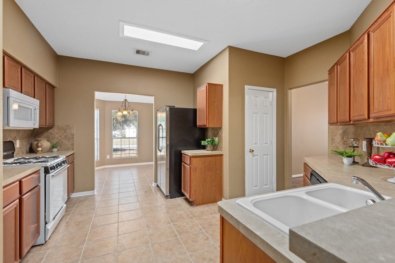 1143 Northgate Springs Dr - Photo 5 of 18