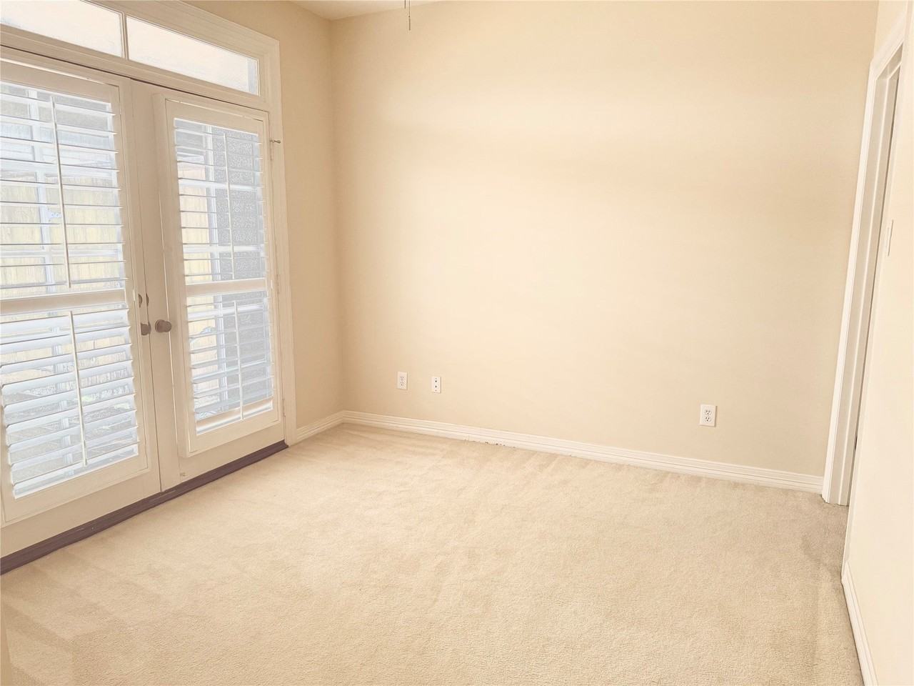 2246 Bancroft St - Photo 5 of 27