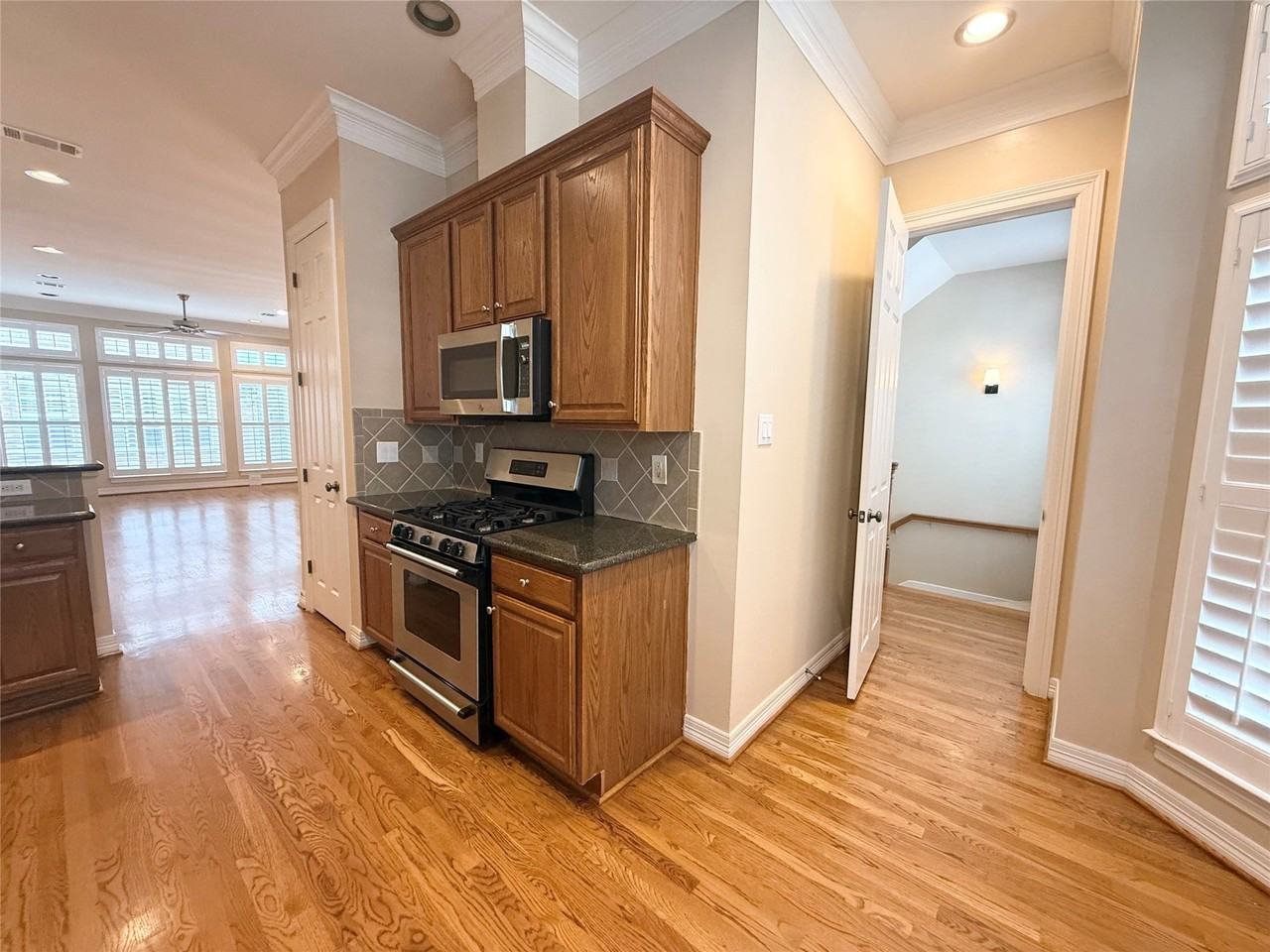 2246 Bancroft St - Photo 7 of 27