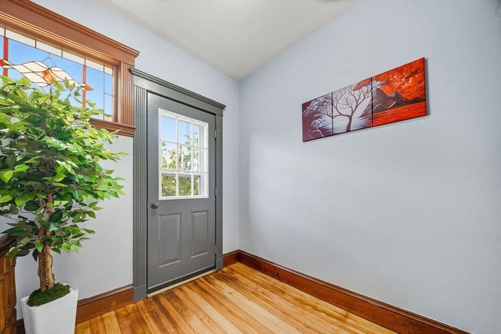 24 Hinckley St - Photo 7 of 36