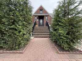 featured image of 266 13th St #2