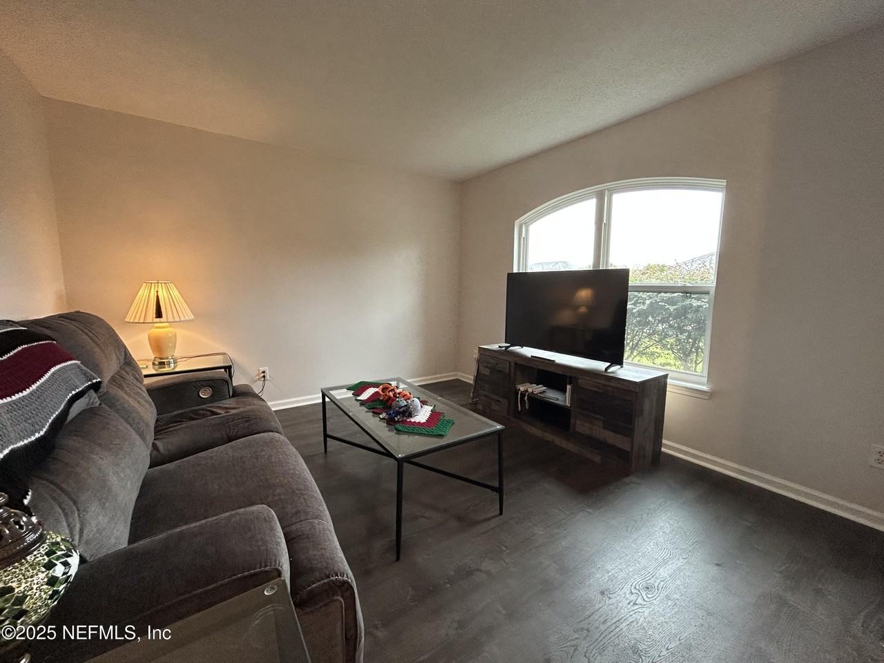 528 Thornberry Rd - Photo 3 of 12