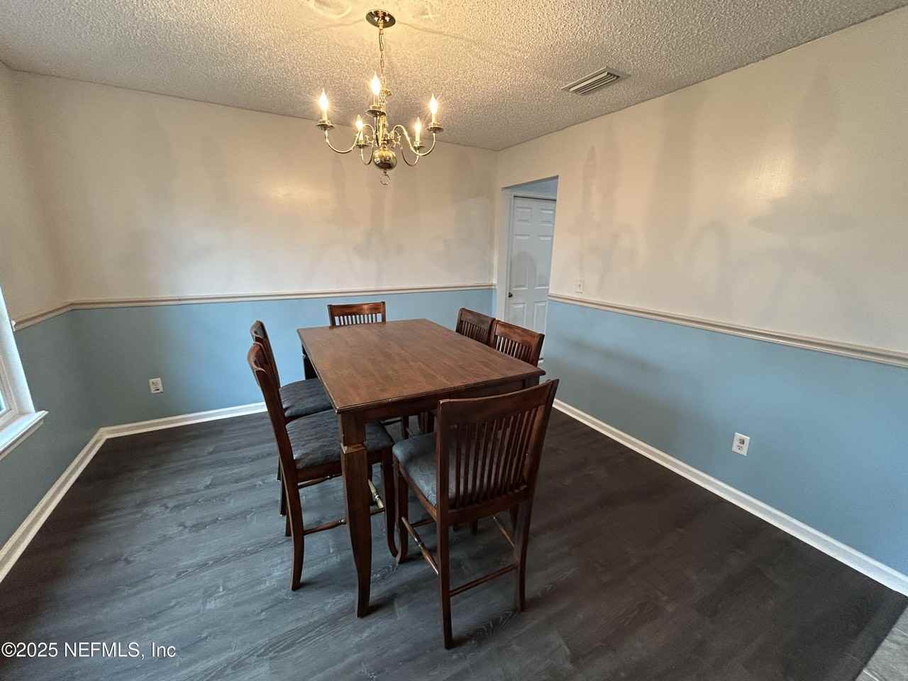 528 Thornberry Rd - Photo 4 of 12