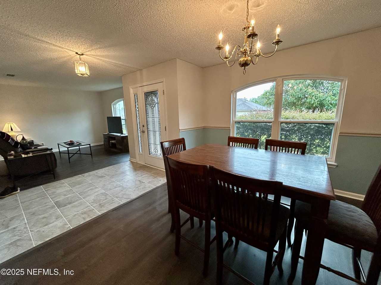 528 Thornberry Rd - Photo 5 of 12