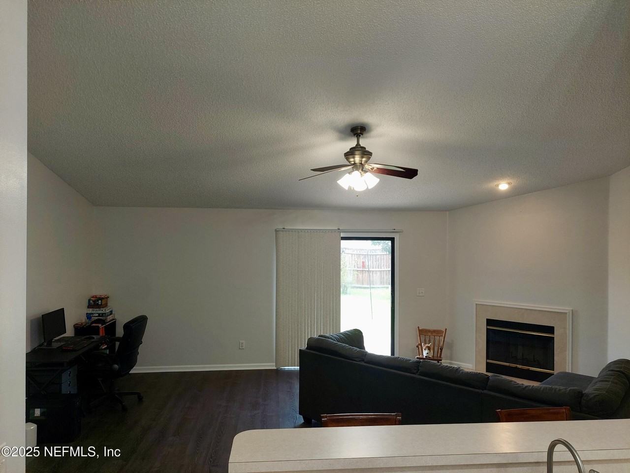 528 Thornberry Rd - Photo 7 of 12