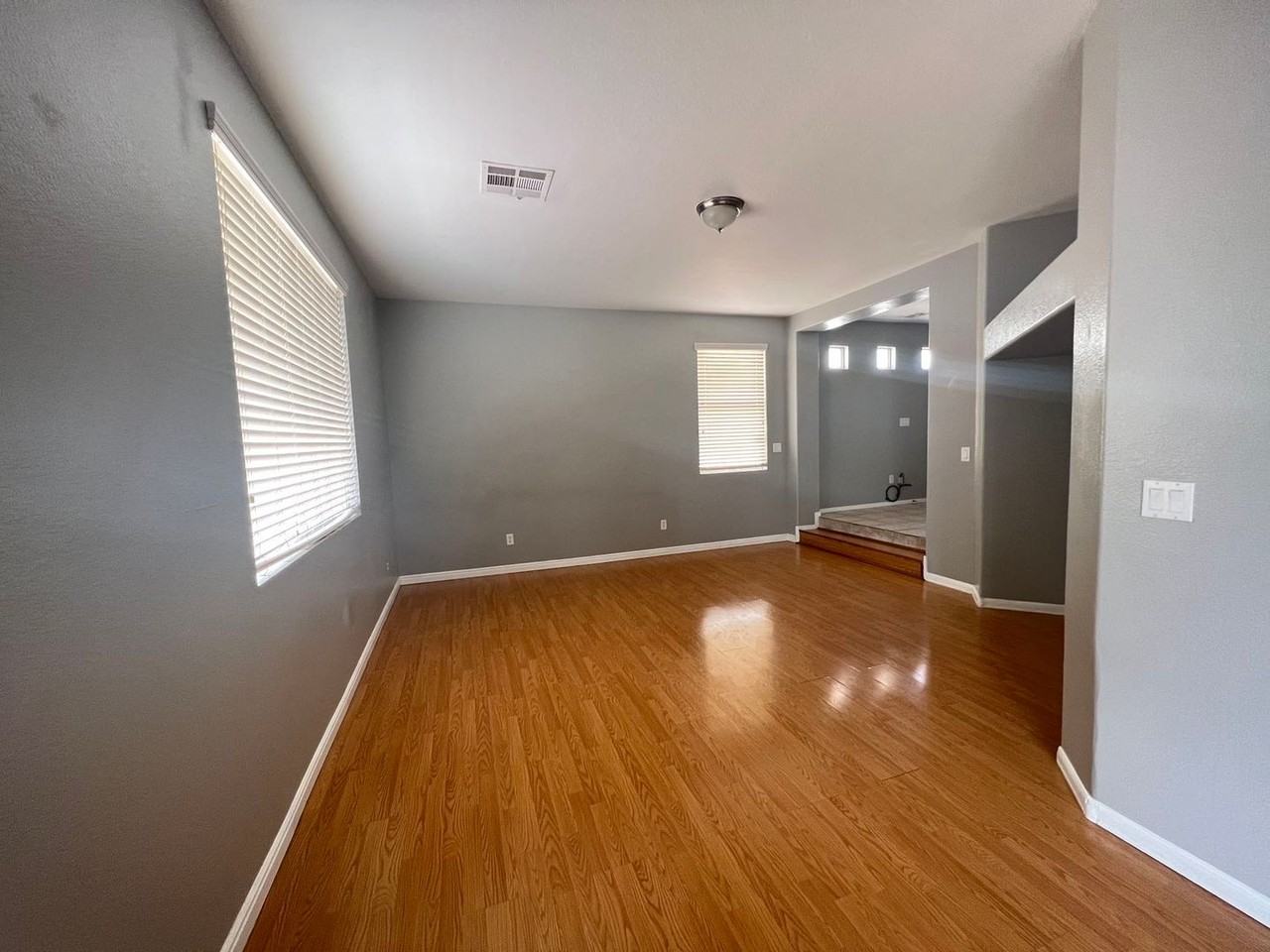 1084 Dancing Vines Ave - Photo 2 of 11