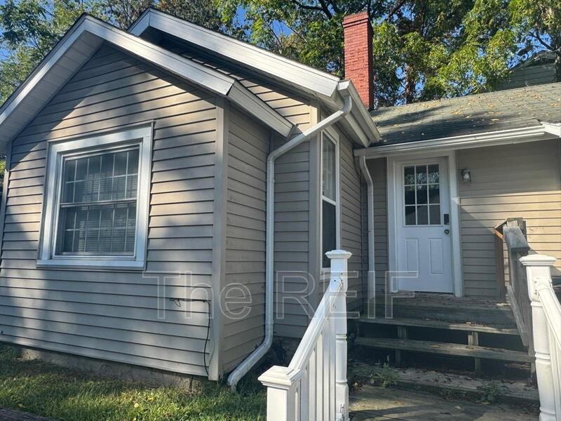 134 E Vienna St - Photo 2 of 13