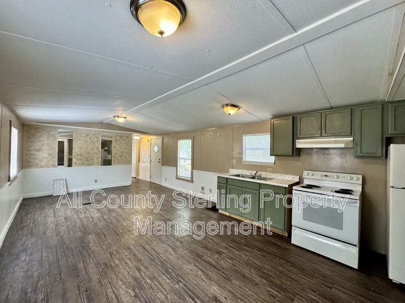 137 Southwest Piston Glen - Photo 2 of 12