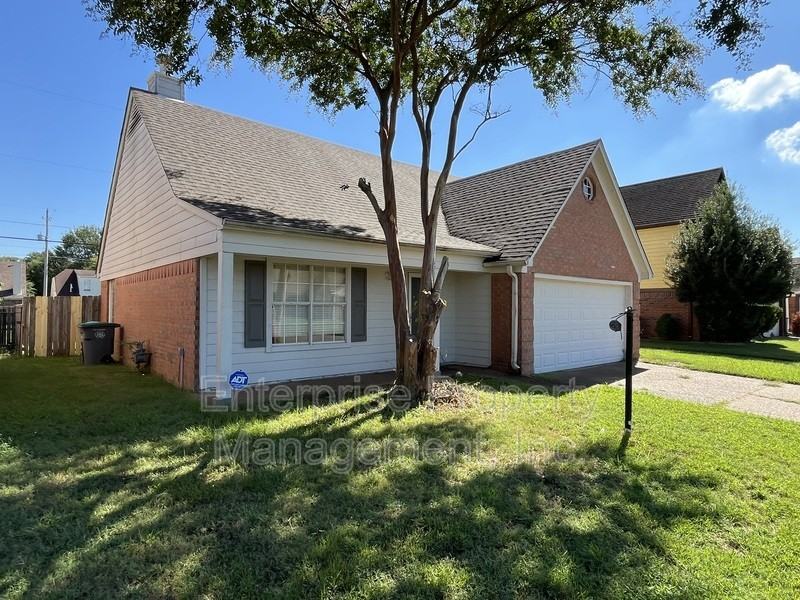 8452 Creek Front Dr - Photo 2 of 20