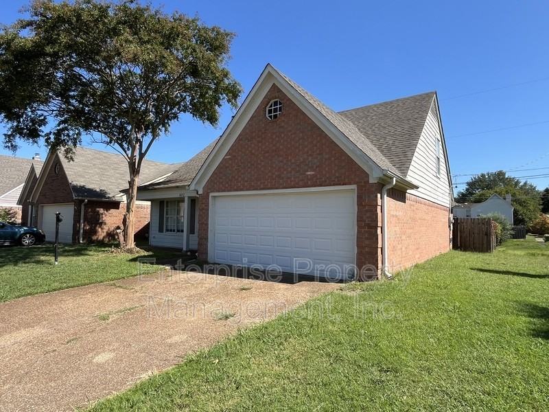 8452 Creek Front Dr - Photo 3 of 20