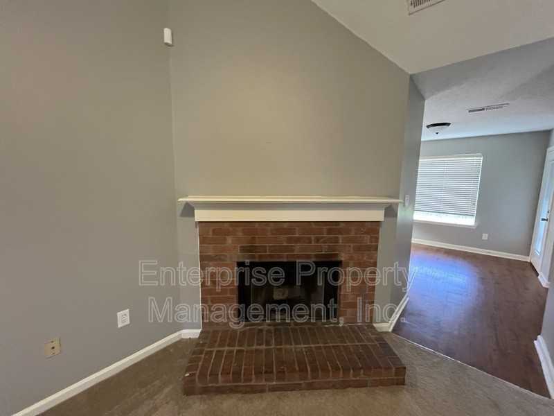 8452 Creek Front Dr - Photo 5 of 20