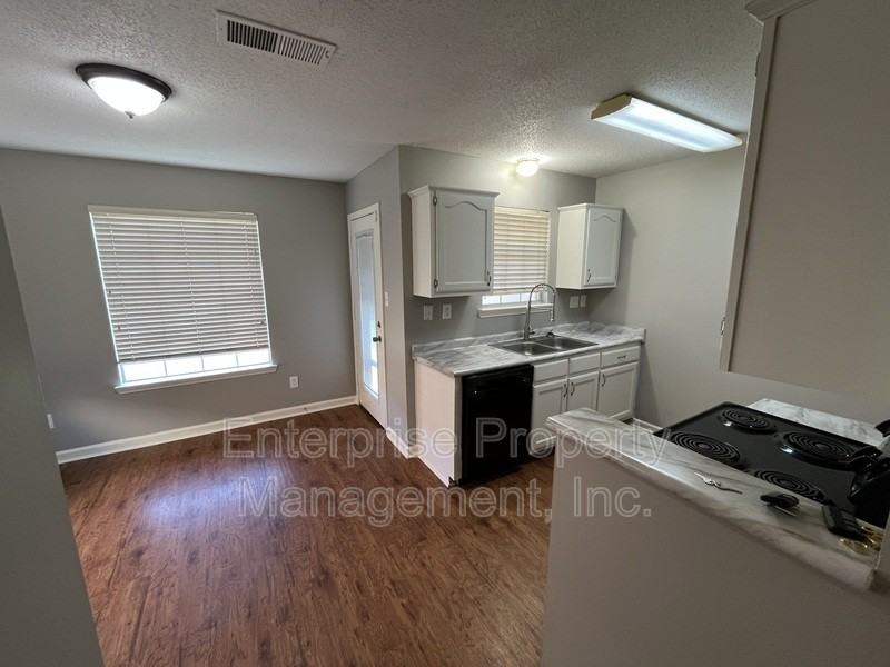 8452 Creek Front Dr - Photo 6 of 20