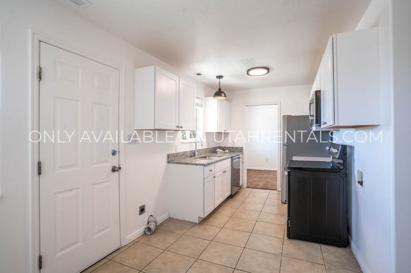 2051 S State St - Photo 4 of 24