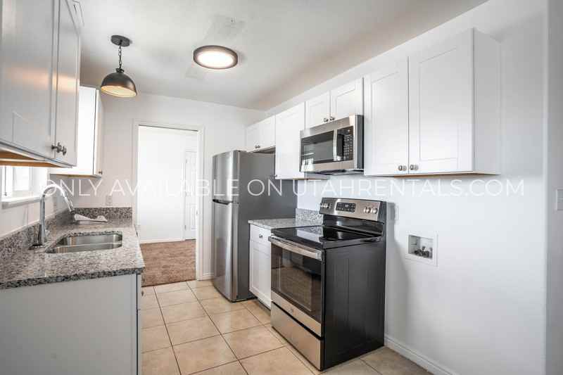 2051 S State St - Photo 5 of 24