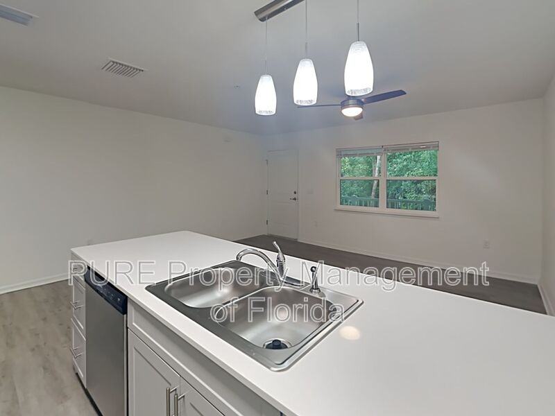 318 Neterrace #202 - Photo 6 of 16