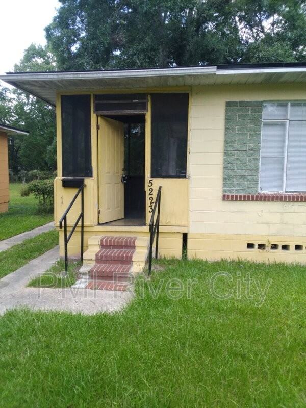 5223 Polan Ln - Photo 2 of 19