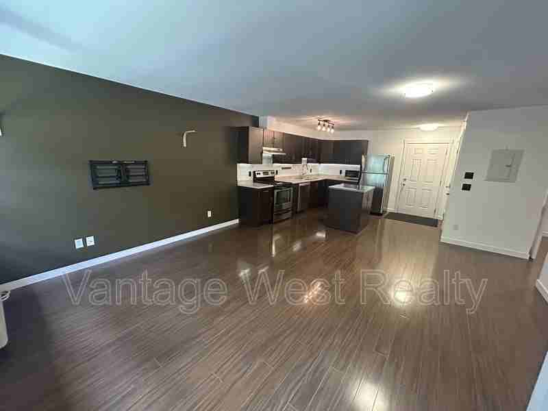 309 Glenmore Rd N - Photo 2 of 9