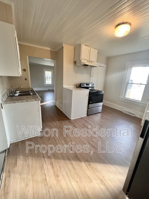 931 Albert St - Photo 6 of 10