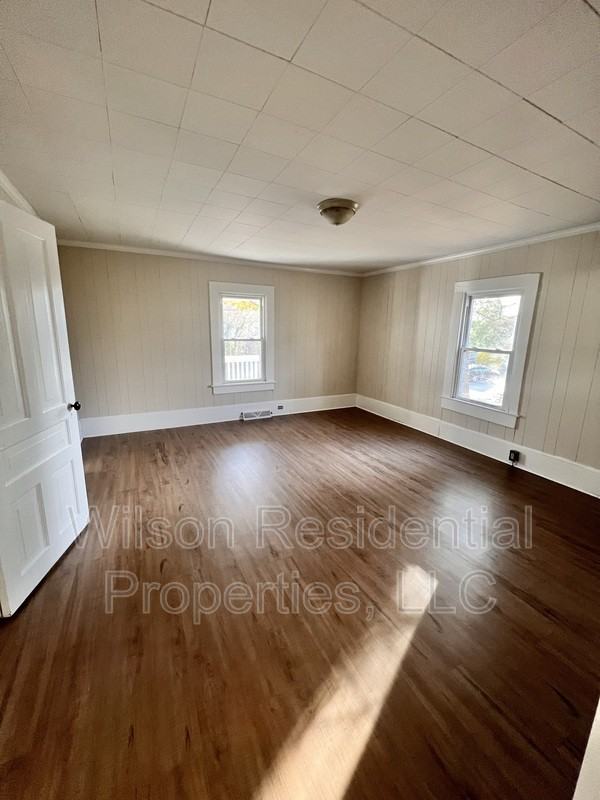 931 Albert St - Photo 7 of 10