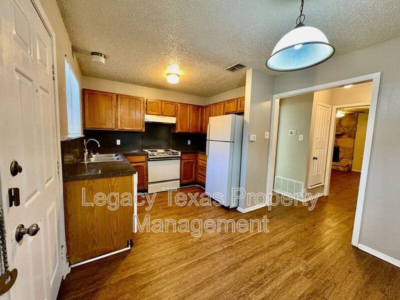 1407 Courtney Pl Apt B #B - Photo 3 of 28